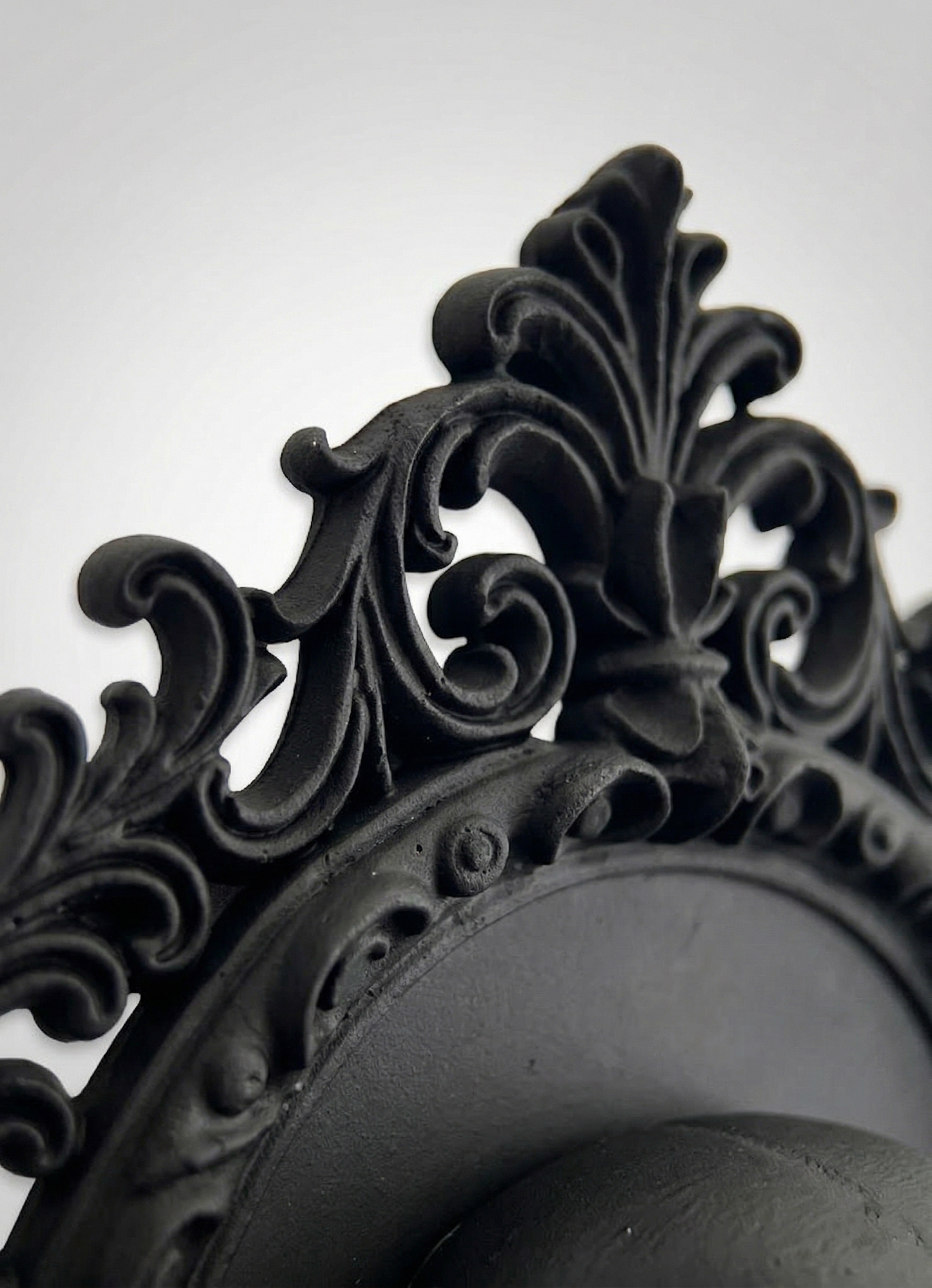 Raven Skull Wall Decor - 3D Printed Crow Skull in Baroque Frame - Gothic Taxidermy Art - Dark Academia Decor - Black PLA Wall Hanging